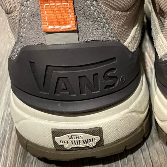 Vans hiking shoes size 6 - Picture 6 of 8
